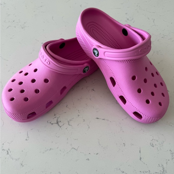 CROCS - New, Women’s size 8, Taffy Pink - Picture 2 of 4